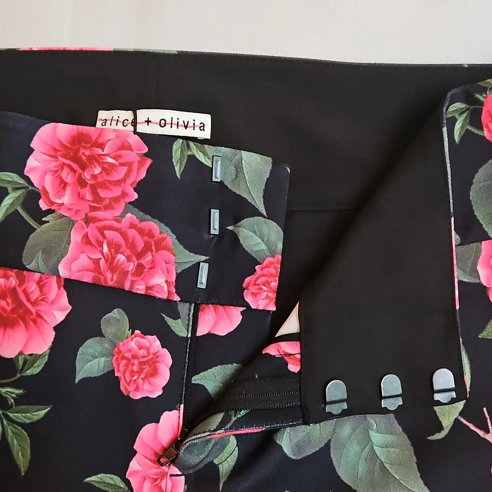 NWT! Alice + Olivia Olivia Floral Fit-and-Flare Boot-Cut Pants